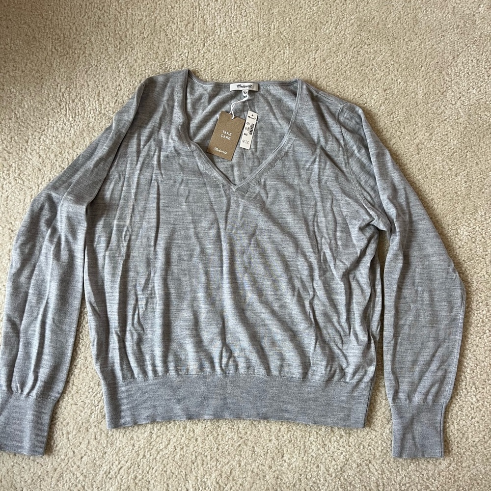 Madewell Gray V-Neck Sweater with Ribbed Cuffs